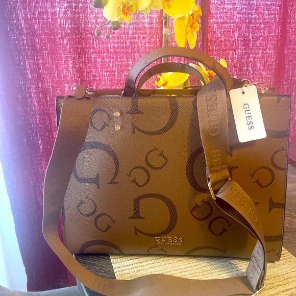 Women’s 🤎Guess?tote 👜 - Picture 10 of 12